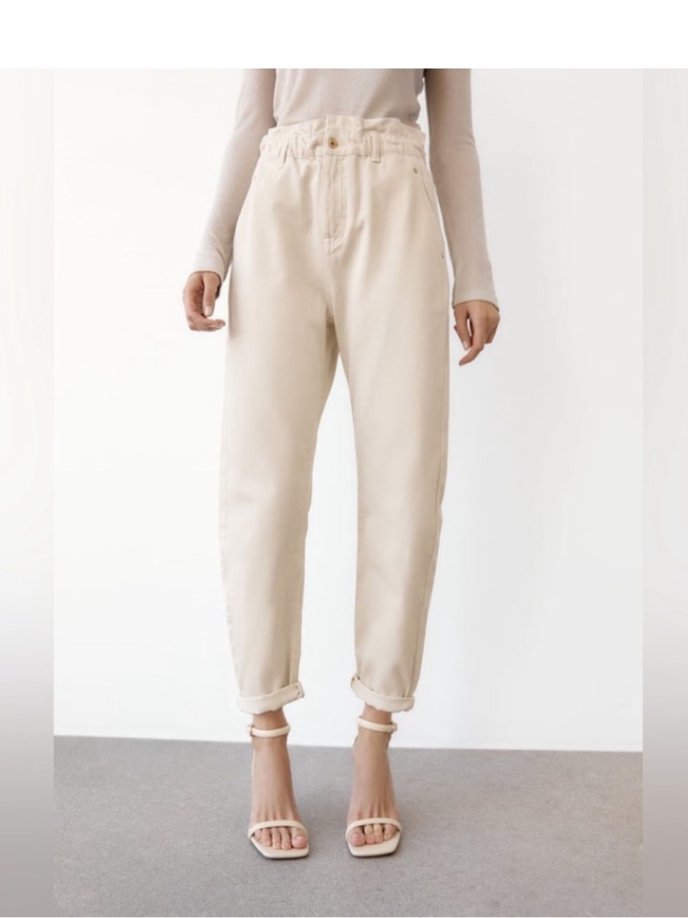 Zara baggy high waisted paperbag jeans in Ecru.....size US 2